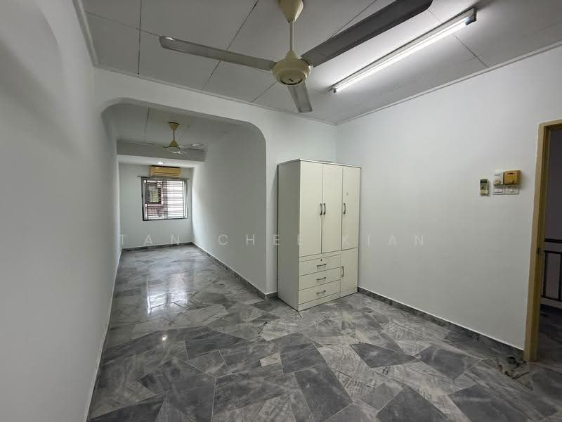 Terraced House for Sale in Bandar Kinrara Seksyen 5 (Bandar Kinrara) - Tan Chee Kian - 2nd Bedroom - PropertyGuru.com.my