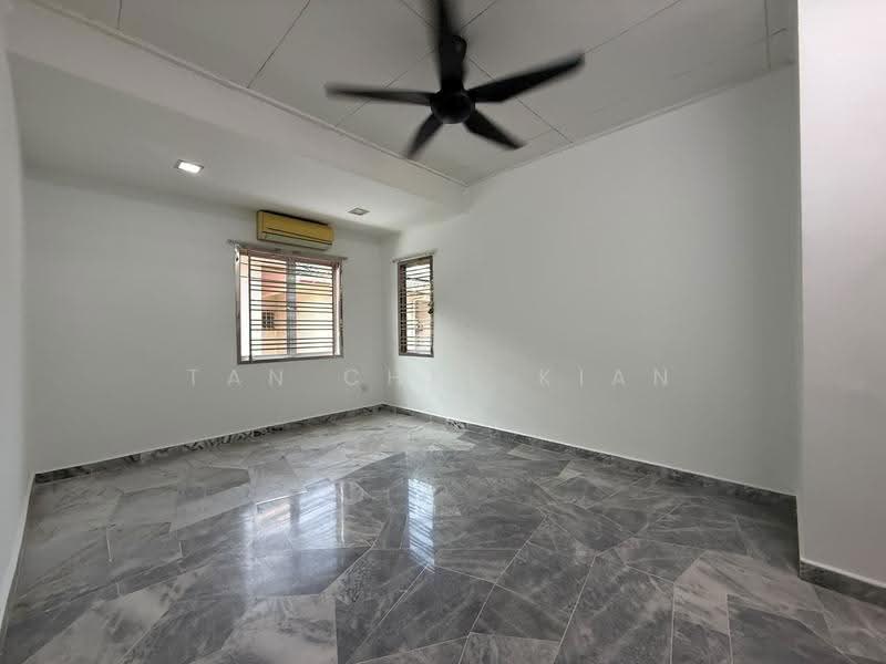 Terraced House for Sale in Bandar Kinrara Seksyen 5 (Bandar Kinrara) - Tan Chee Kian - 3rd Bedroom - PropertyGuru.com.my