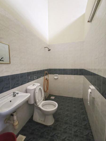 Rumah Teres 2-Tingkat untuk Dijual di Taman Jaya Mas (Skudai) - Iden Tan - Bathroom - PropertyGuru.com.my