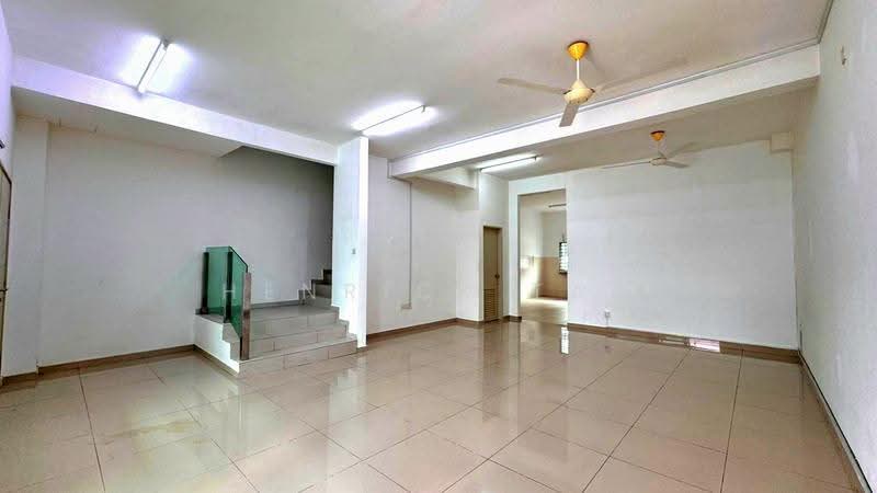 Rumah Teres 2-Tingkat untuk Dijual di Taman Nusari Bayu (Bandar Sri Sendayan) - Henrick Tan - Living Room - PropertyGuru.com.my