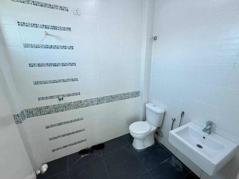 Rumah Teres 2-Tingkat untuk Dijual di Taman Nusari Bayu (Bandar Sri Sendayan) - Henrick Tan - Bathroom - PropertyGuru.com.my