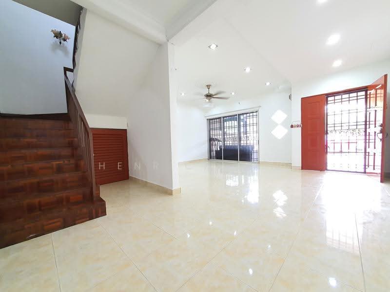 2-storey Terraced House for Sale in Taman Sri Muda (Shah Alam) - Henrick Tan - Living Room - PropertyGuru.com.my