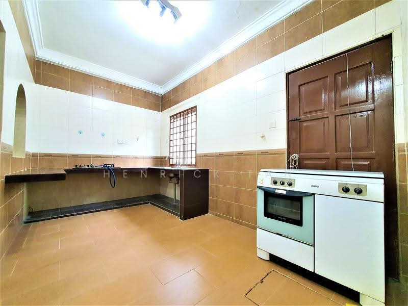 2-storey Terraced House for Sale in Taman Sri Muda (Shah Alam) - Henrick Tan - Kitchen - PropertyGuru.com.my
