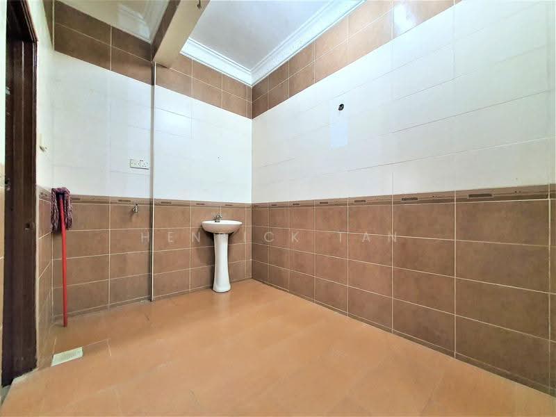 2-storey Terraced House for Sale in Taman Sri Muda (Shah Alam) - Henrick Tan - Bathroom - PropertyGuru.com.my