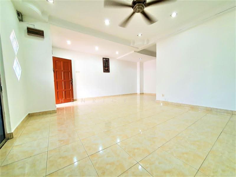2-storey Terraced House for Sale in Taman Sri Muda (Shah Alam) - Henrick Tan - Living Room - PropertyGuru.com.my