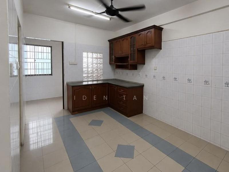 Rumah Teres 2-Tingkat untuk Dijual di Taman Putri Kulai (Kulai) - Iden Tan - Kitchen - PropertyGuru.com.my