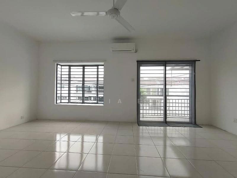 2-storey Terraced House for Rent in Rawang (Selangor) - Lau Ia Ein - Living Room - PropertyGuru.com.my