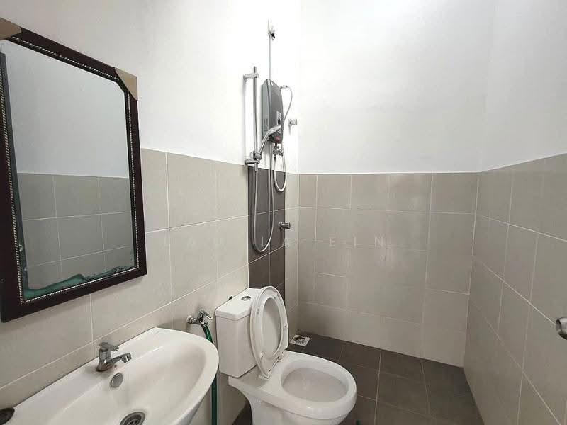 2-storey Terraced House for Rent in Rawang (Selangor) - Lau Ia Ein - Bathroom - PropertyGuru.com.my