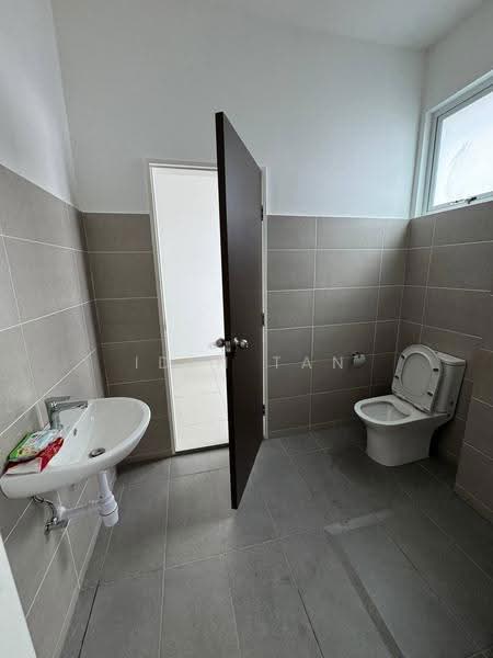 Rumah Teres 2-Tingkat untuk Dijual di Johor Bahru (Johor) - Iden Tan - Bathroom - PropertyGuru.com.my