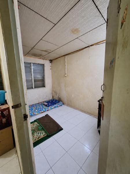 1-storey Terraced House for Sale in Taman Lintang (Sungai Siput) - Qazin Khoo - Bedroom - PropertyGuru.com.my