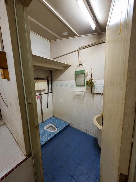 1-storey Terraced House for Sale in Taman Lintang (Sungai Siput) - Qazin Khoo - Bathroom - PropertyGuru.com.my