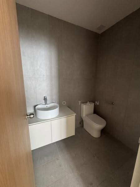 Kediaman Servis untuk Dijual di The Banquet Residence - Jeno Tan - Bathroom - PropertyGuru.com.my
