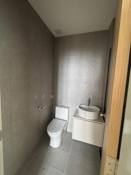 Kediaman Servis untuk Dijual di The Banquet Residence - Jeno Tan - Bathroom - PropertyGuru.com.my