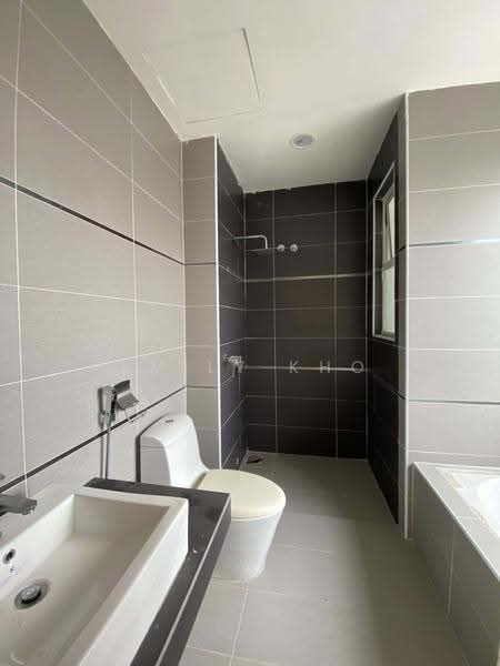 Semi-Detached House for Rent in Bukit Bandaraya (Shah Alam) - Emily Kho - Bathroom - PropertyGuru.com.my