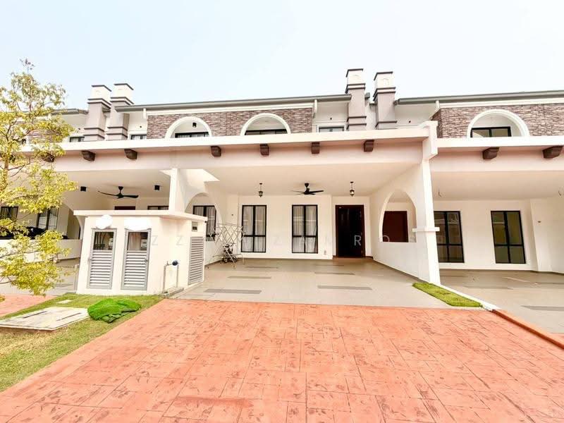 Rumah Teres 2-Tingkat untuk Dijual di Setia Safiro (Cyberjaya) - Izzat Zamros - Exterior - PropertyGuru.com.my