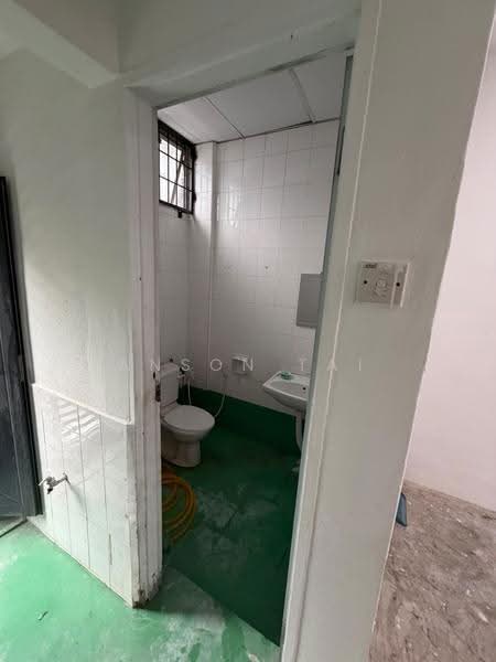 Shop for Rent in Medan Kampung Relau (Bayan Lepas) - Anson Tai - Bathroom - PropertyGuru.com.my