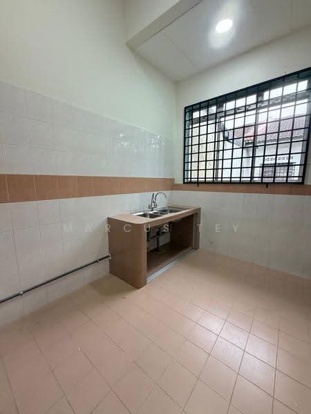 Semi-Detached House for Sale in Taman Rekamas 3 (Simpang Renggam) - Marcus Tey - Kitchen - PropertyGuru.com.my