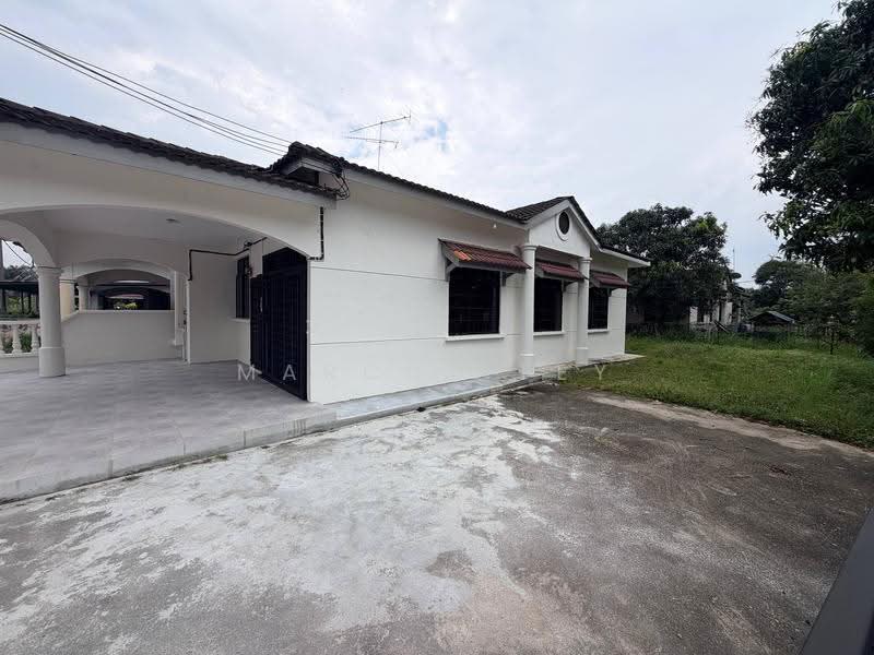 Semi-Detached House for Sale in Taman Rekamas 3 (Simpang Renggam) - Marcus Tey - Exterior - PropertyGuru.com.my