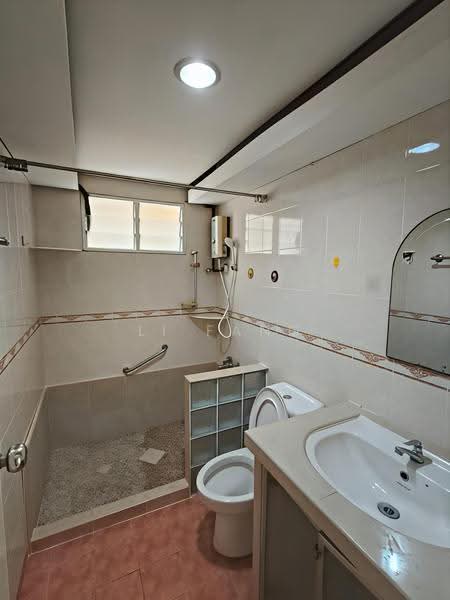 Kondominium untuk Dijual di Greenlane Park - Li Fang - Bathroom - PropertyGuru.com.my