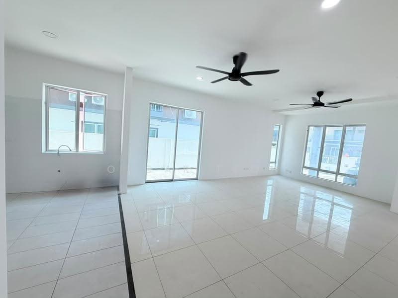 Rumah Berkembar untuk Dijual di Panorama Lapangan Saujana (Green Park) (Ipoh) - Oscar Teoh - Living Room - PropertyGuru.com.my