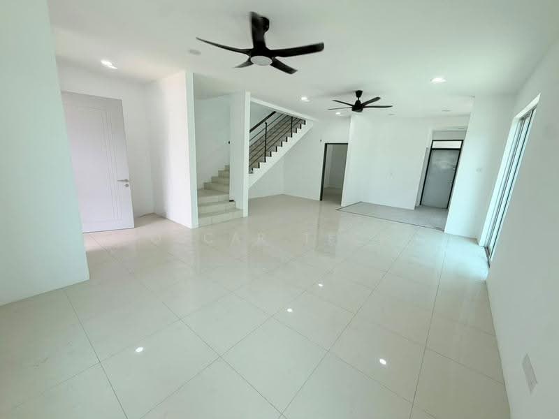 Rumah Berkembar untuk Dijual di Panorama Lapangan Saujana (Green Park) (Ipoh) - Oscar Teoh - Living Room - PropertyGuru.com.my