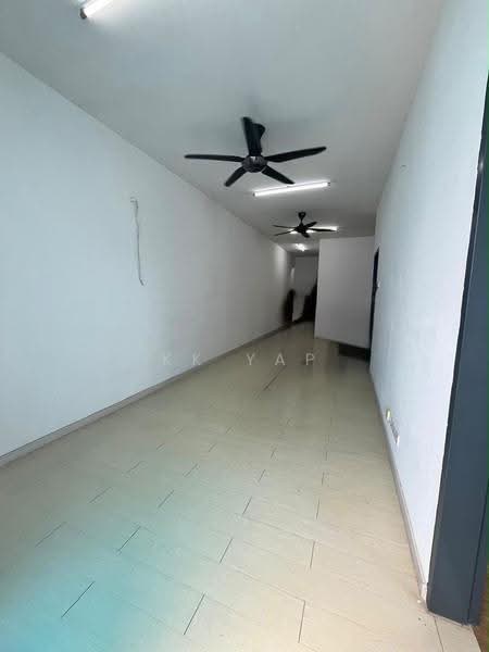 Pangsapuri untuk Disewa di Selangorku Pr1ma Lakefront Homes - KK Yap - Corridor - PropertyGuru.com.my