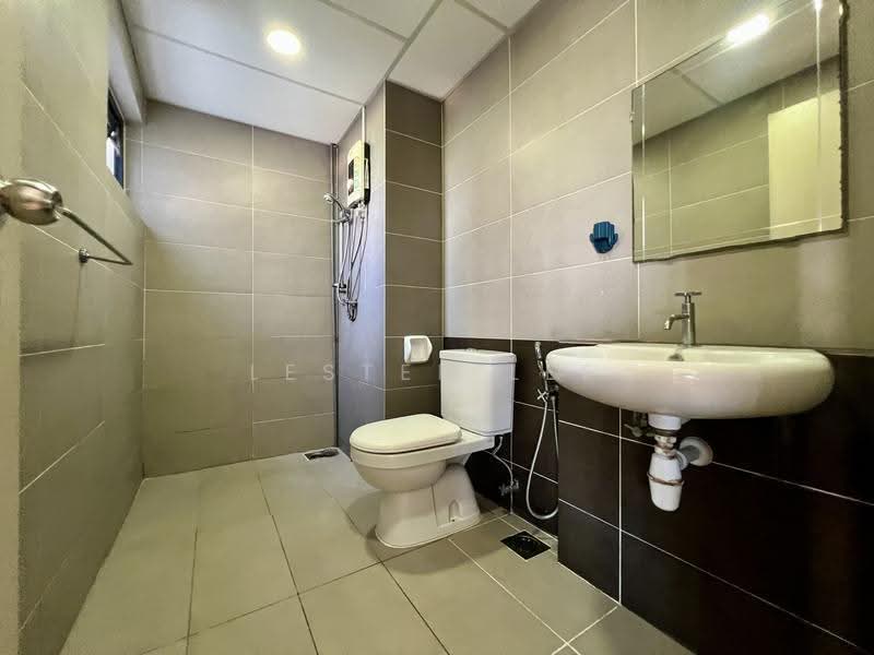 Kediaman Servis untuk Disewa di Suria Residence - Lester Lee - Bathroom - PropertyGuru.com.my
