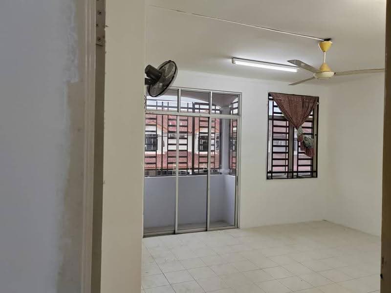 2-storey Terraced House for Sale in Taman Merpati Indah (Simpang Ampat) - Yilin . - Living Room - PropertyGuru.com.my