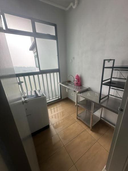 Kediaman Servis untuk Disewa di B11 Parkland Residence - Eason Chan - Balcony - PropertyGuru.com.my