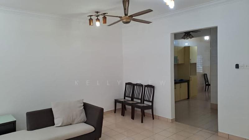 Rumah Teres 2.5-Tingkat untuk Disewa di Bandar Putra Permai (Seri Kembangan) - Kelly Kew - Living Room - PropertyGuru.com.my