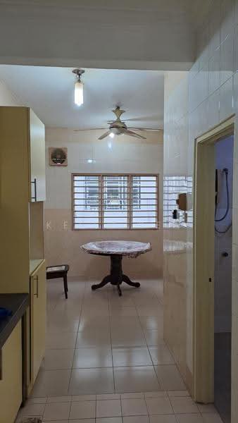 Rumah Teres 2.5-Tingkat untuk Disewa di Bandar Putra Permai (Seri Kembangan) - Kelly Kew - Kitchen - PropertyGuru.com.my