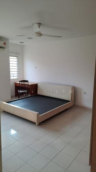 Rumah Teres 2.5-Tingkat untuk Disewa di Bandar Putra Permai (Seri Kembangan) - Kelly Kew - Bedroom - PropertyGuru.com.my