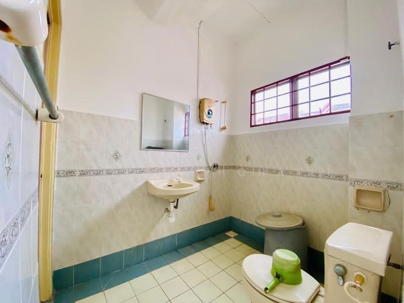 2-storey Terraced House for Sale in Cheras (Kuala Lumpur) - Effendy Shohaili - Bathroom - PropertyGuru.com.my