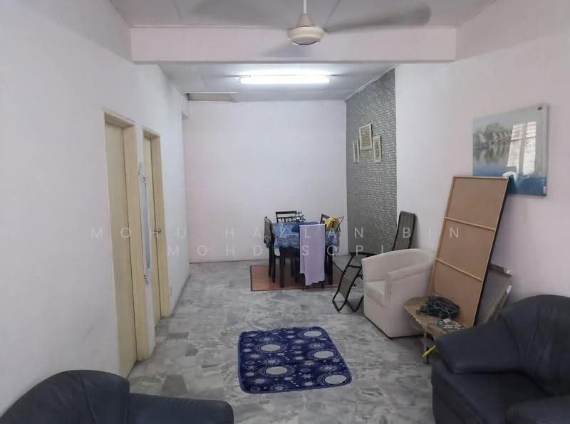 1-storey Terraced House for Sale in Bandar Puncak Alam (Puncak Alam) - Mohd Hazlan bin Mohd Sopi - Living Room - PropertyGuru.com.my