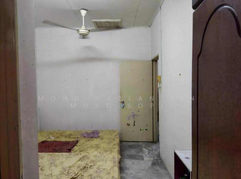 1-storey Terraced House for Sale in Bandar Puncak Alam (Puncak Alam) - Mohd Hazlan bin Mohd Sopi - Bedroom - PropertyGuru.com.my