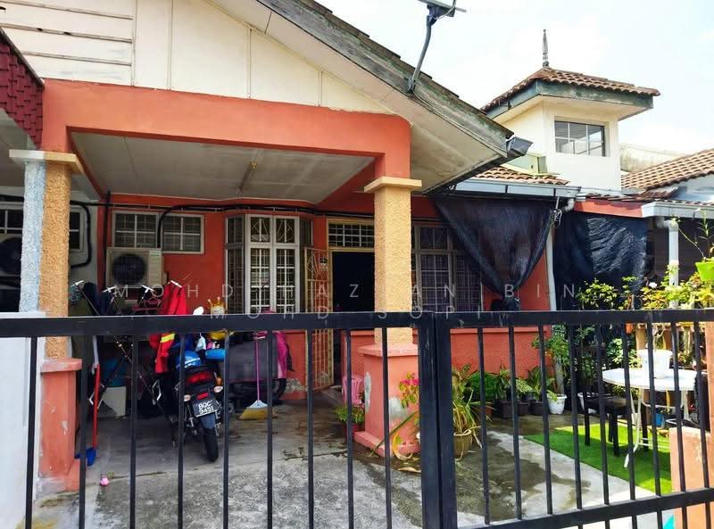 1-storey Terraced House for Sale in Bandar Puncak Alam (Puncak Alam) - Mohd Hazlan bin Mohd Sopi - Exterior - PropertyGuru.com.my