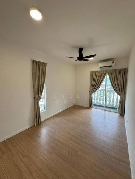 Kediaman Servis untuk Disewa di Tuan 2egacy - Michelle Yun - Balcony - PropertyGuru.com.my