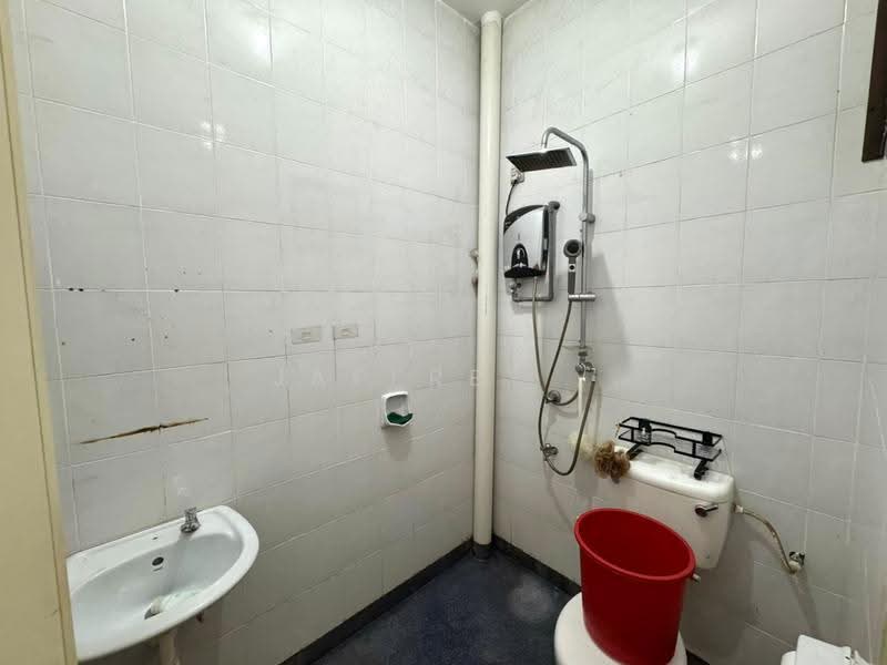 Terraced House for Sale in Taman JP Perdana (Johor Bahru) - Jaffrey . - Bathroom - PropertyGuru.com.my