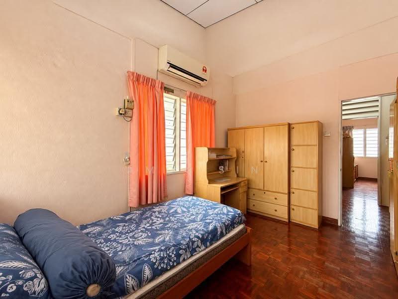 2-storey Terraced House for Sale in Island Glades (Jelutong) - Amos Sin - Bedroom - PropertyGuru.com.my