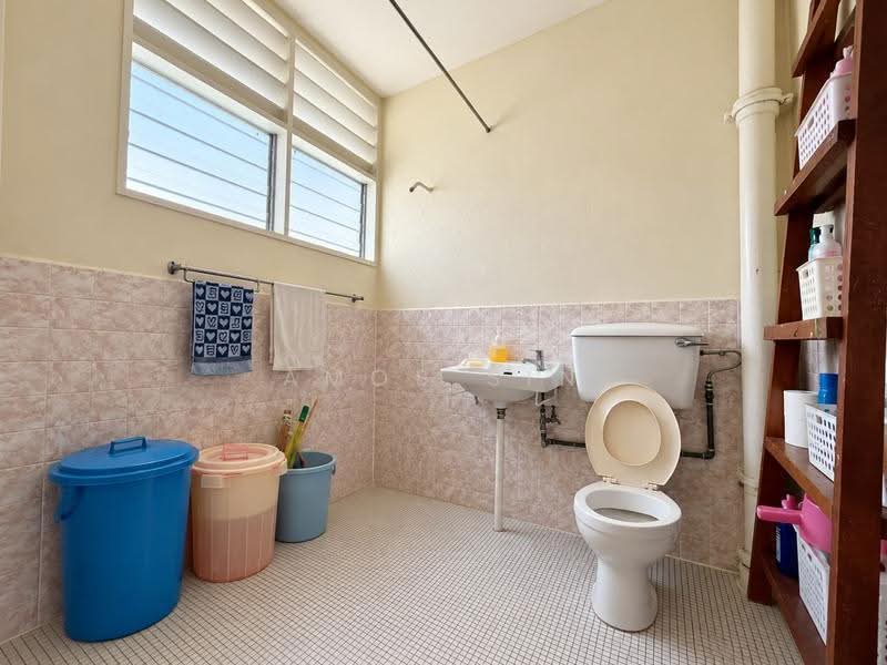 2-storey Terraced House for Sale in Island Glades (Jelutong) - Amos Sin - Bathroom - PropertyGuru.com.my