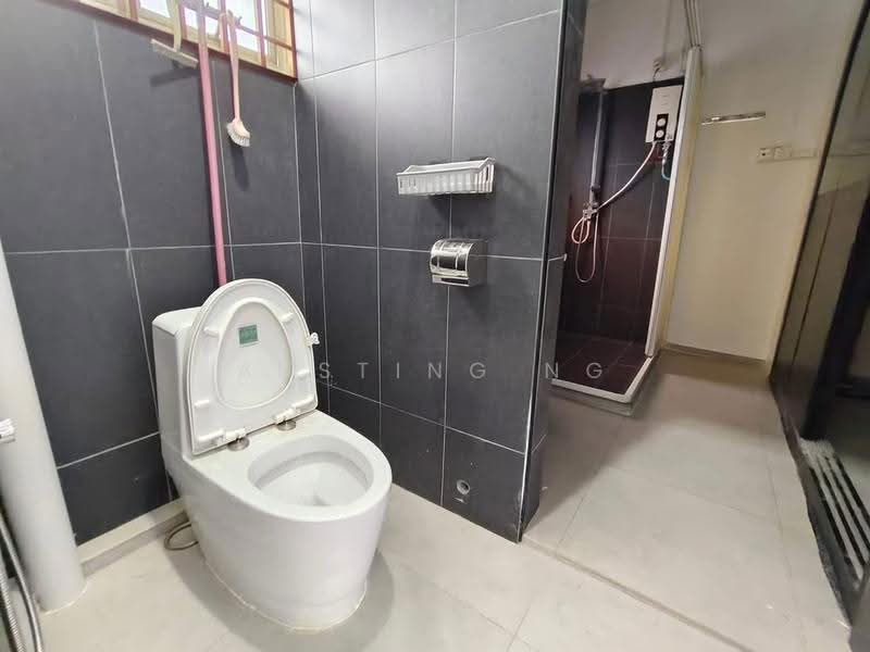 Rumah Teres 2-Tingkat untuk Disewa di Taman Putri Kulai (Kulai) - Austing Ng - Bathroom - PropertyGuru.com.my