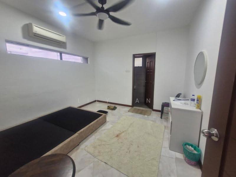 Bungalow House for Sale in Kajang (Selangor) - Lily Tan - Bedroom - PropertyGuru.com.my