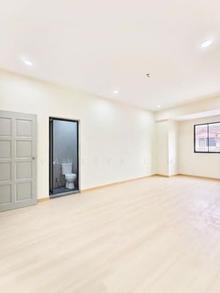 Rumah Teres 2-Tingkat untuk Dijual di Taman Daya (Johor Bahru) - Vanessa Lim - Bathroom - PropertyGuru.com.my