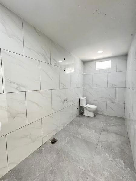 Rumah Teres 2-Tingkat untuk Dijual di Taman Bukit Kempas (Tampoi) - Jesy Tey - Bathroom - PropertyGuru.com.my