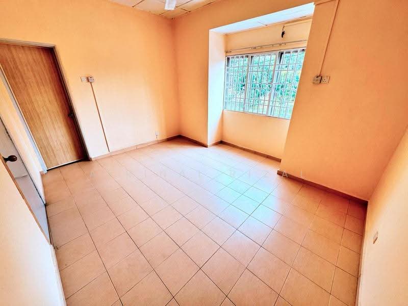 2-storey Terraced House for Sale in Bandar Baru Bangi (Selangor) - Afrinal Rizal - Living Room - PropertyGuru.com.my
