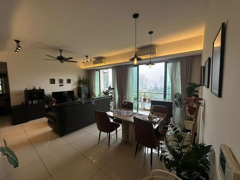 Kediaman Servis untuk Dijual di Suasana Bukit Ceylon / Raja Chulan Residences - Yk Yong - Living Room - PropertyGuru.com.my