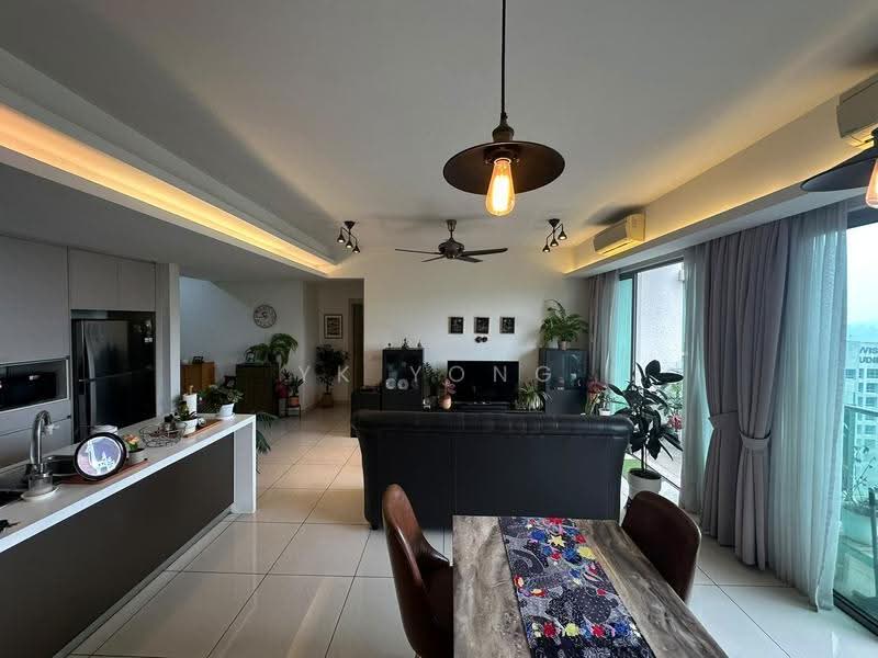 Kediaman Servis untuk Dijual di Suasana Bukit Ceylon / Raja Chulan Residences - Yk Yong - Living Room - PropertyGuru.com.my