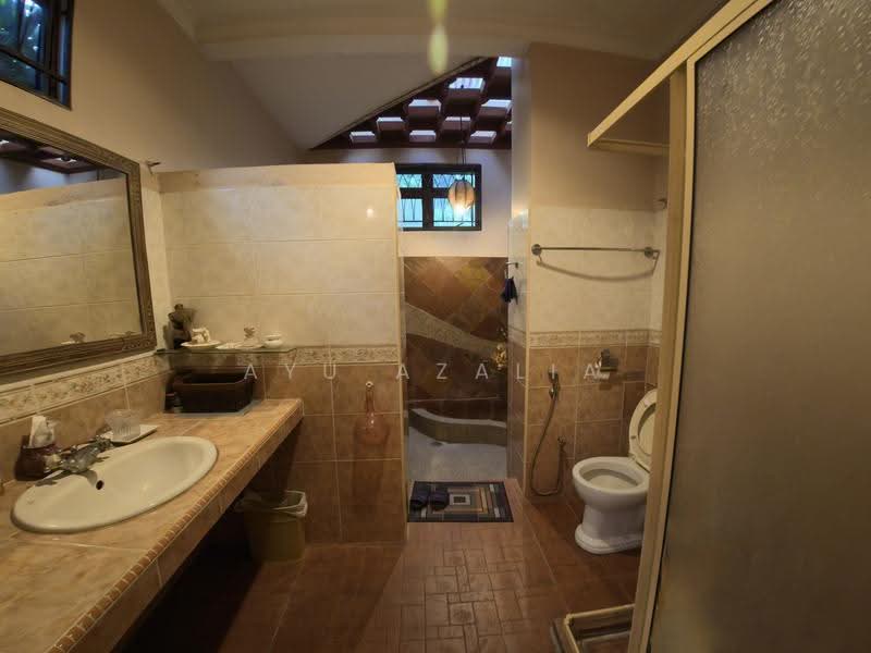 Bungalow House for Sale in Taman Bukit Lela (Gombak) - Ayu Azalia - Bathroom - PropertyGuru.com.my