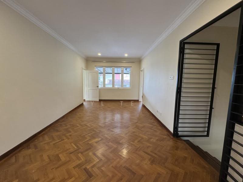 Rumah Banglo untuk Disewa di Seksyen 16 (Petaling Jaya) - YL Tey - Living Room - PropertyGuru.com.my