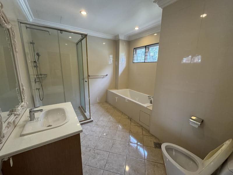 Rumah Banglo untuk Disewa di Seksyen 16 (Petaling Jaya) - YL Tey - Bathroom - PropertyGuru.com.my